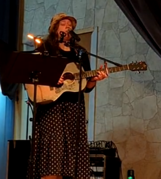 Emily FAye performing